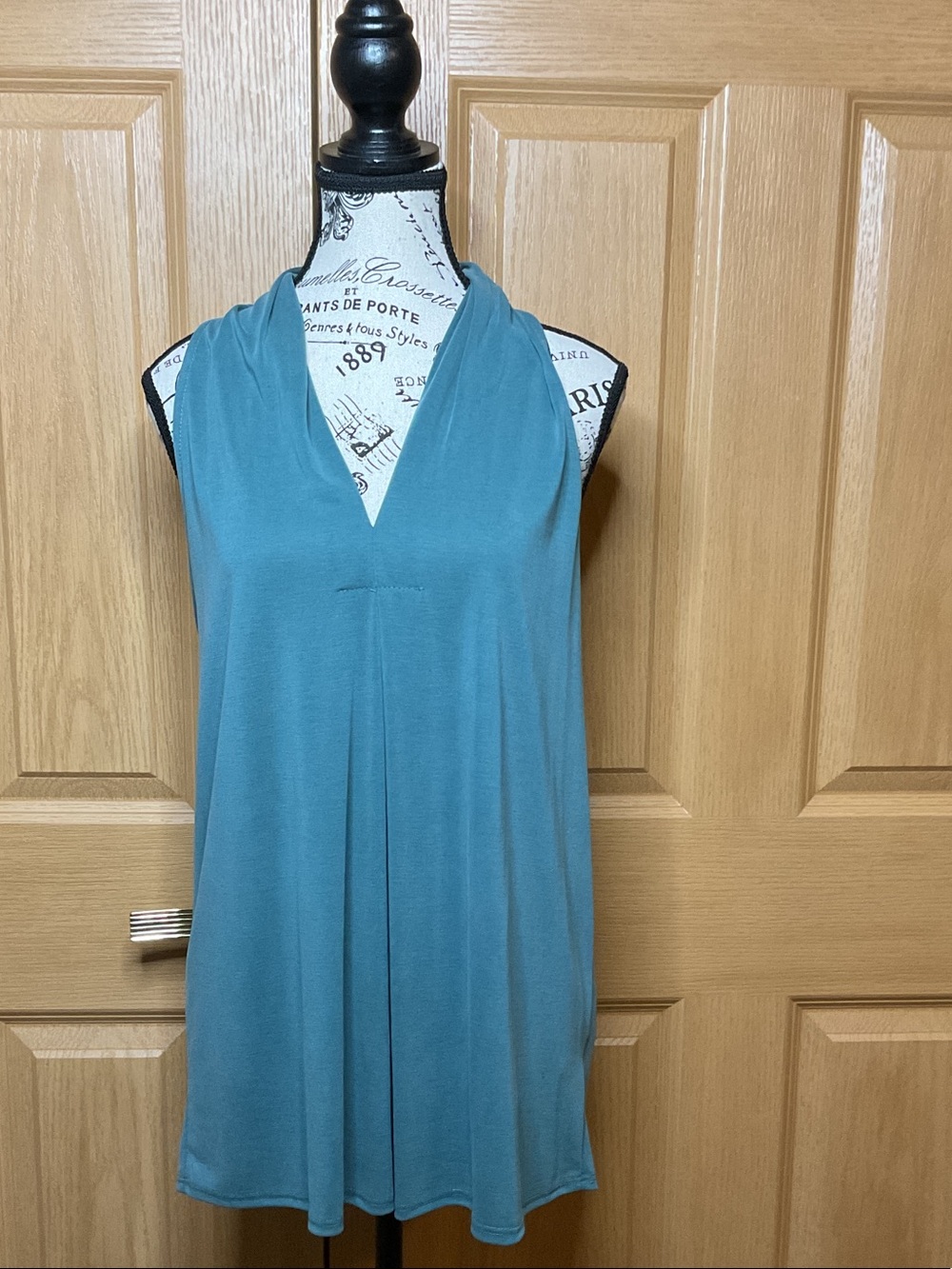Green Envelope Teal Green  Sleeveless V-Neck Tunic Tank, Size L